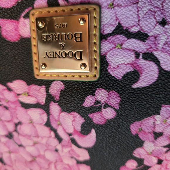 Dooney & Bourke Lucy Hydrangea RARE On Black Background Shoulder Bag NWOT - Picture 11 of 13